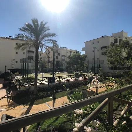 2239-lovely 2 Bedrooms With Pool And Paddle Court شقة