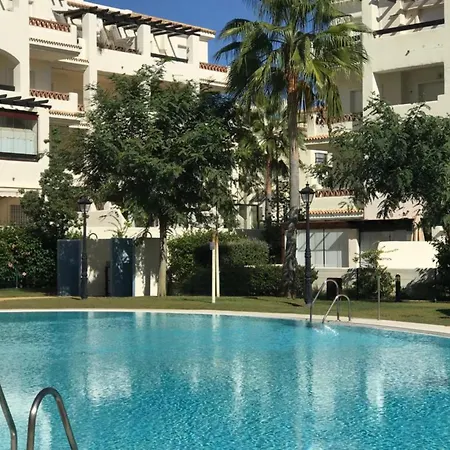 2239-lovely 2 Bedrooms With Pool And Paddle Court شقة *