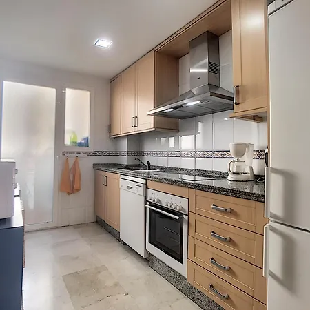 2239-lovely 2 Bedrooms With Pool And Paddle Court شقة *