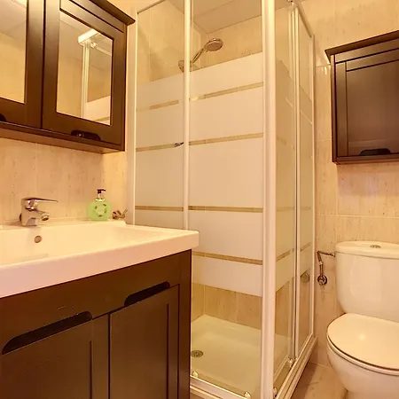 2239-lovely 2 Bedrooms With Pool And Paddle Court مانيلفا