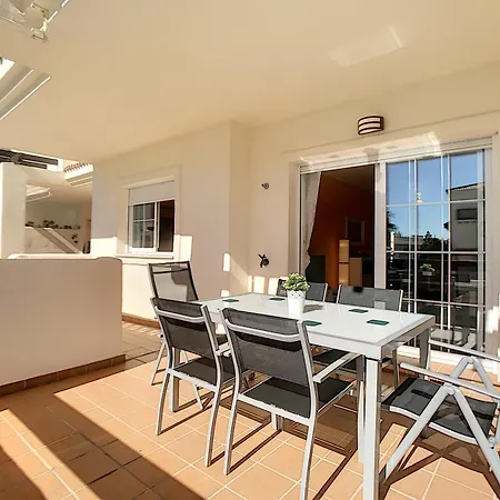 2239-lovely 2 Bedrooms With Pool And Paddle Court شقة